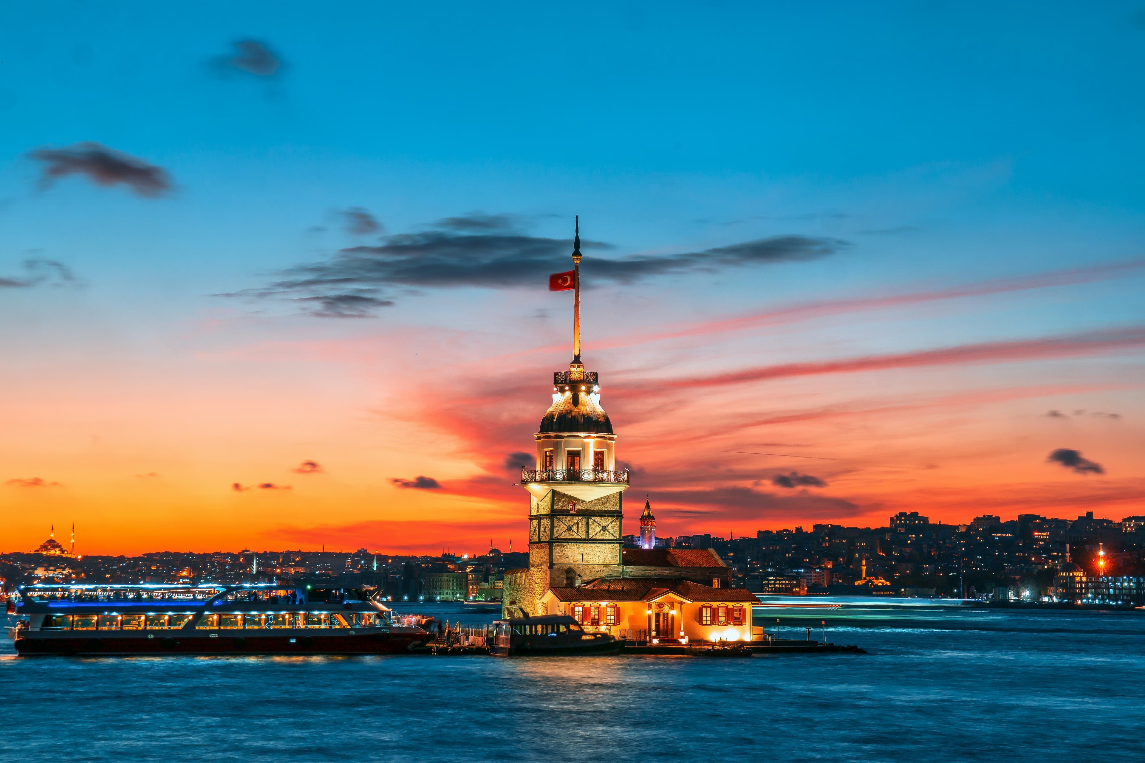 Maiden's Tower (Kız Kulesi) at sunset, Istanbul